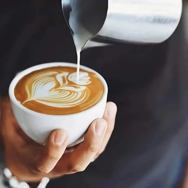 Jarras de barista para hacer espuma de leche