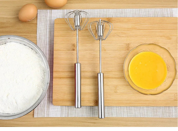 Semi-automatic rotating egg beater