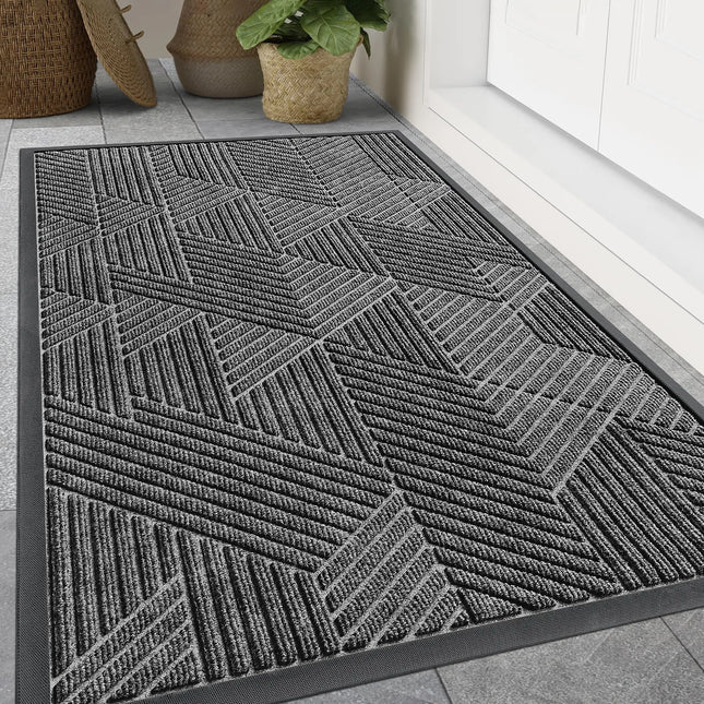 Low profile rubber doormat for entryway