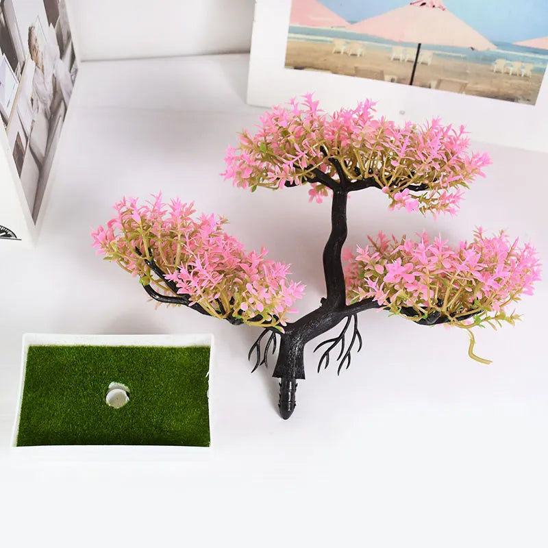 Macetas con plantas artificiales pequeñas, decoración de mesa