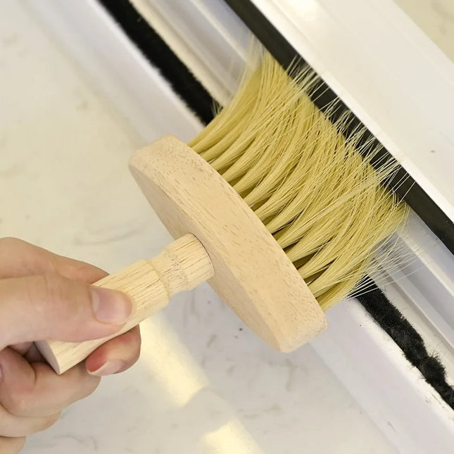 Brosse en bois souple pour nettoyer les zones inaccessibles