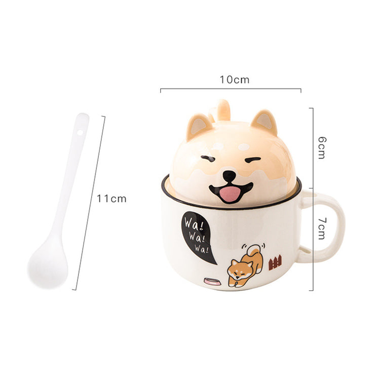 Tazas de café con tapas y cuchara de animales