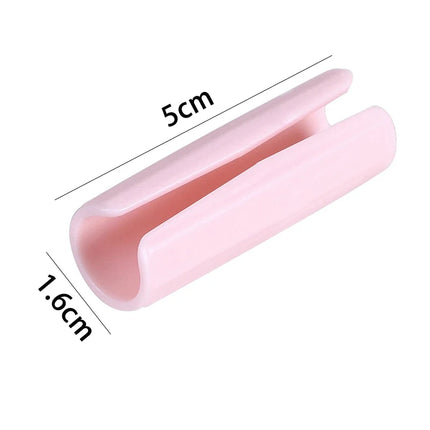 Non-slip plastic bed sheet clips