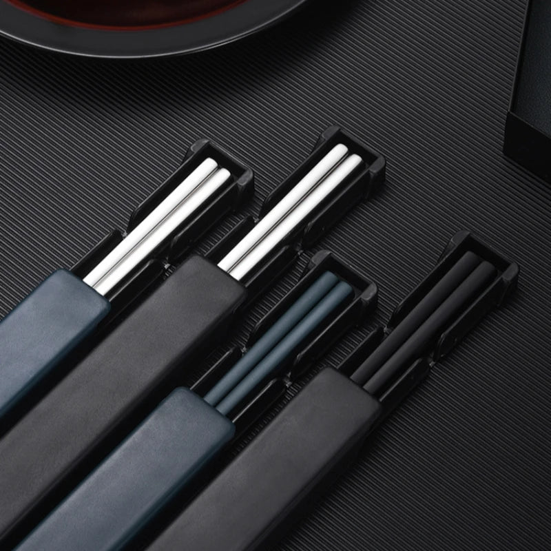 Palillos portátiles de acero inoxidable con estuche de almacenamientoCubiertos