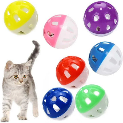 Pelota de plástico con cascabeles para gatos