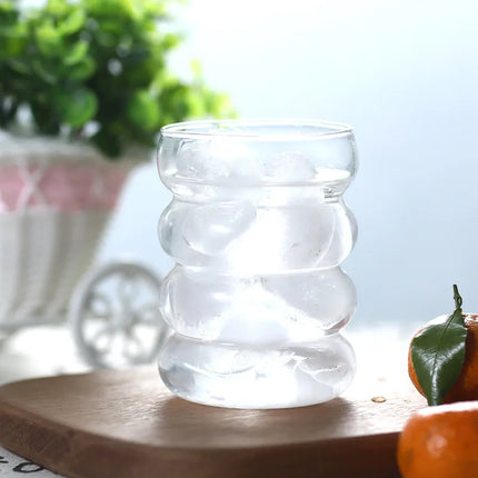 Vaso de vidrio con formas de ondas