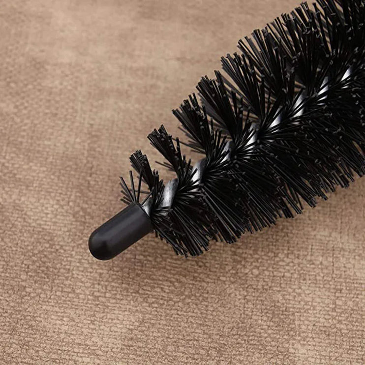 Flexible and long cleaning brush