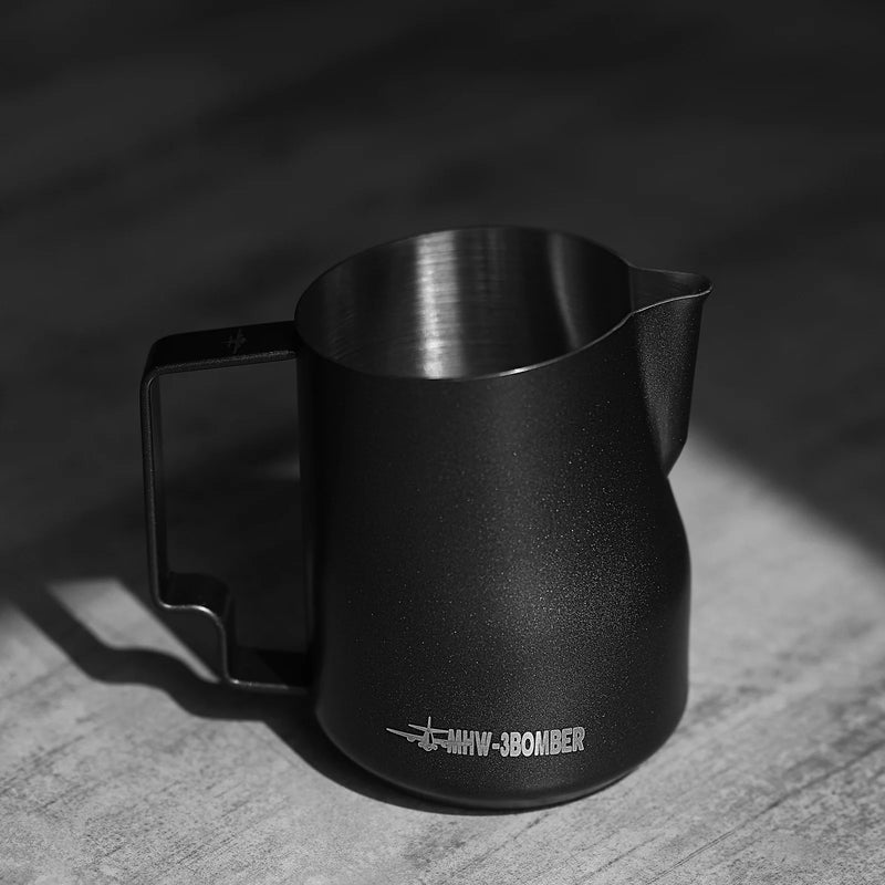 Jarra para espumar leche – 350 ml / 450 ml / 520 mlJarrasHome & Garden > Kitchen & Dining > Kitchen Appliance Accessories > Coffee Maker & Espresso Machine Accessories > Frothing Pitchers