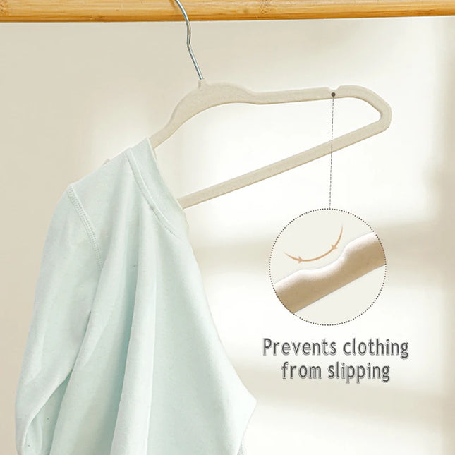 Non-slip velvet hangers for baby clothes