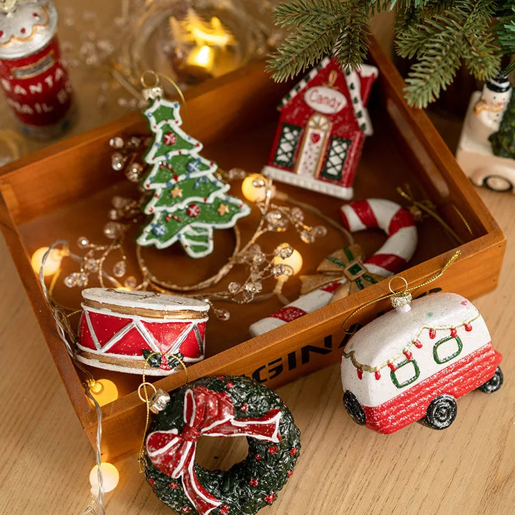 Decorative pendant for the tree with Christmas motifs