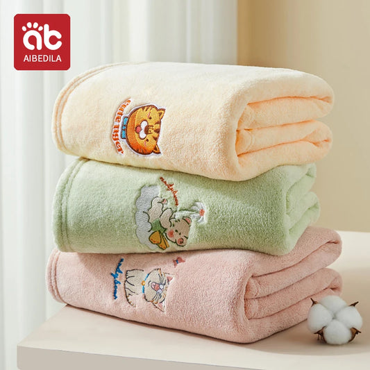 Bath towel for newborns and babies, absorbent and soft with fun animal embroidery