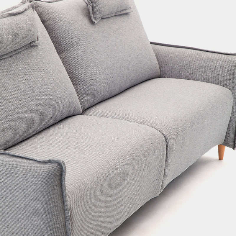 Sofá gris con respaldo alto y brazo estrecho | salón