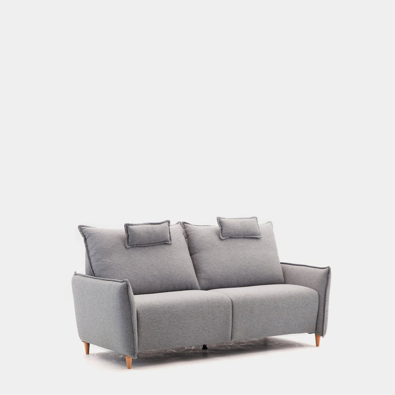 Sofá gris con respaldo alto y brazo estrecho | salón