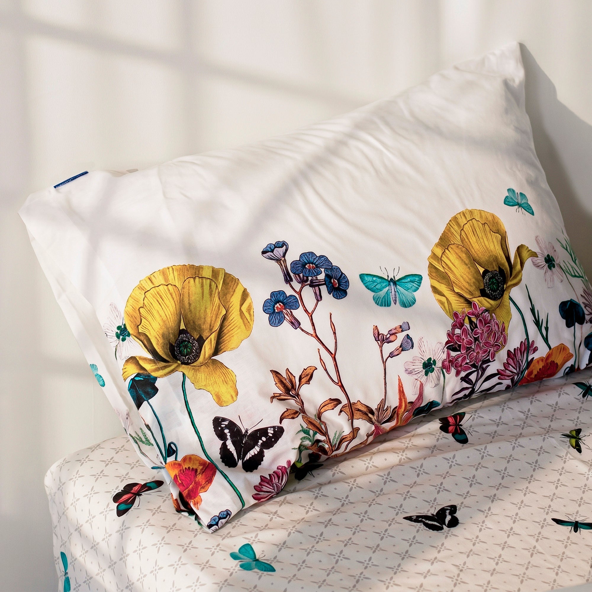 Birds of paradise Funda de almohada