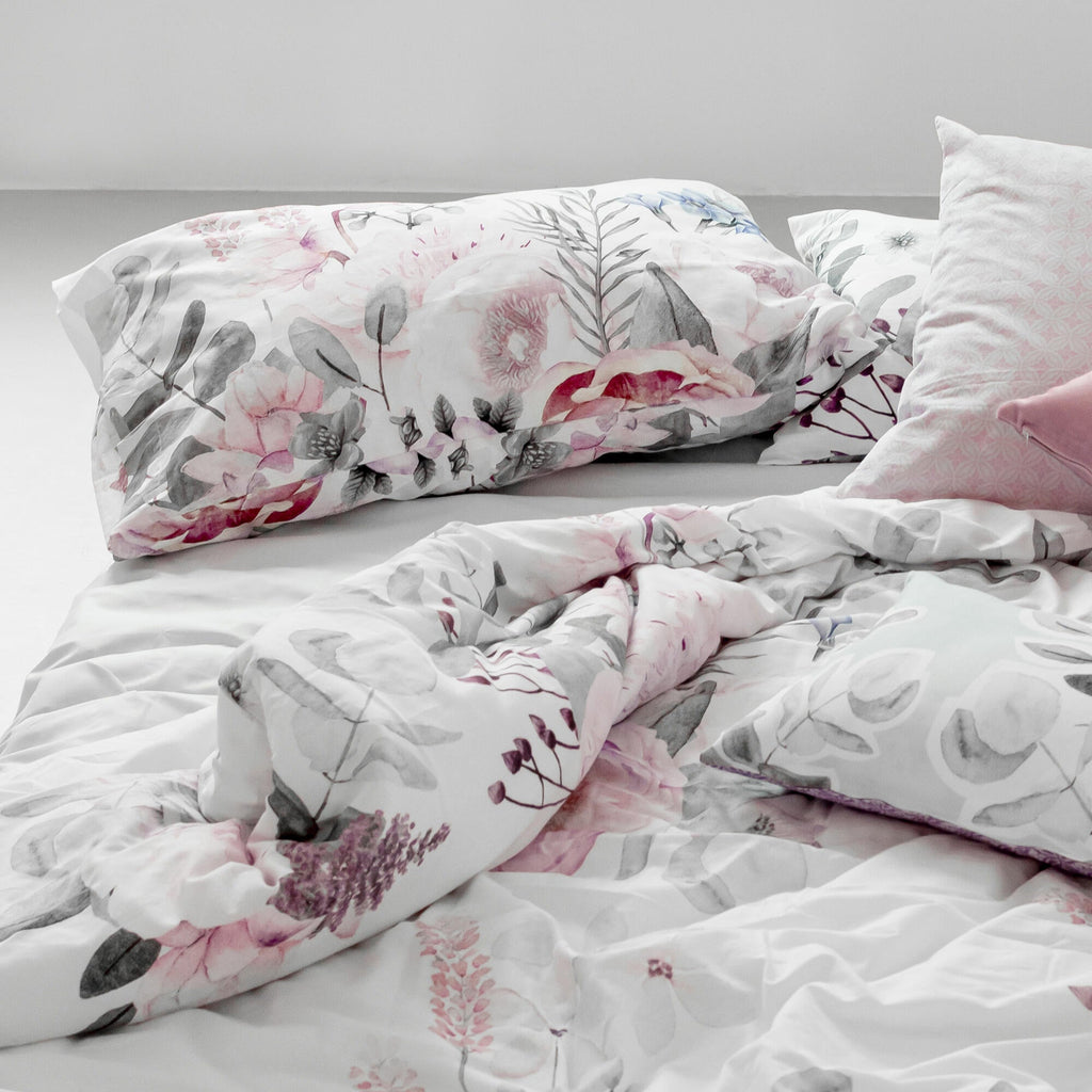 Delicate bouquet Pillowcase
