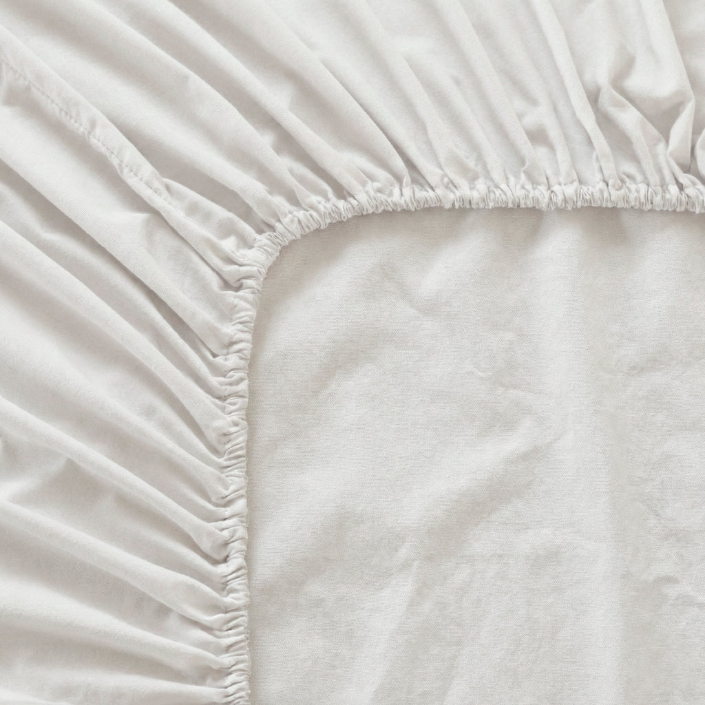 Lençol de baixo básico em percal branco