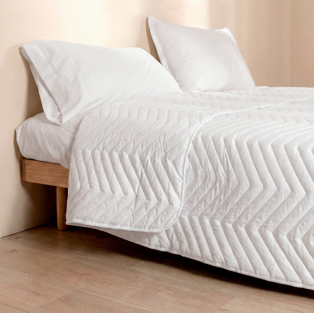 Arista White Quilt
