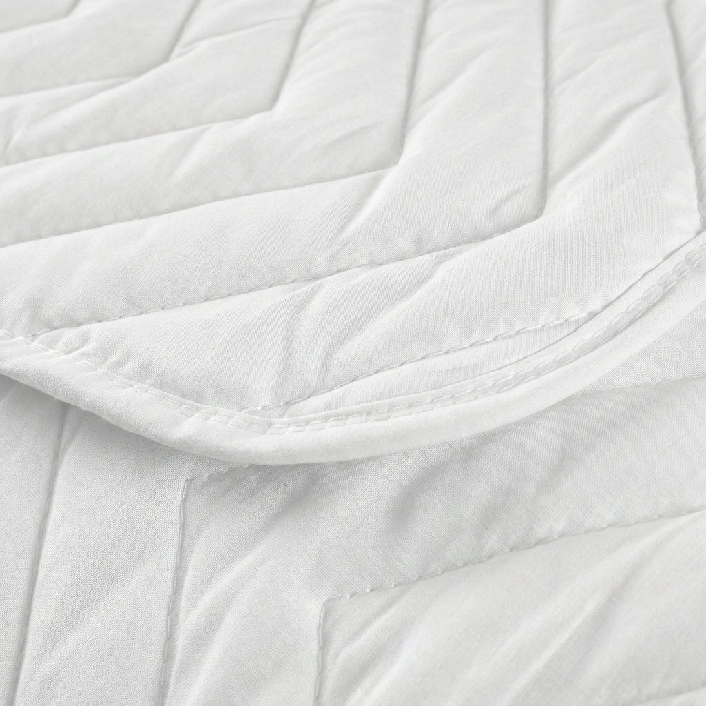 Arista White Quilt
