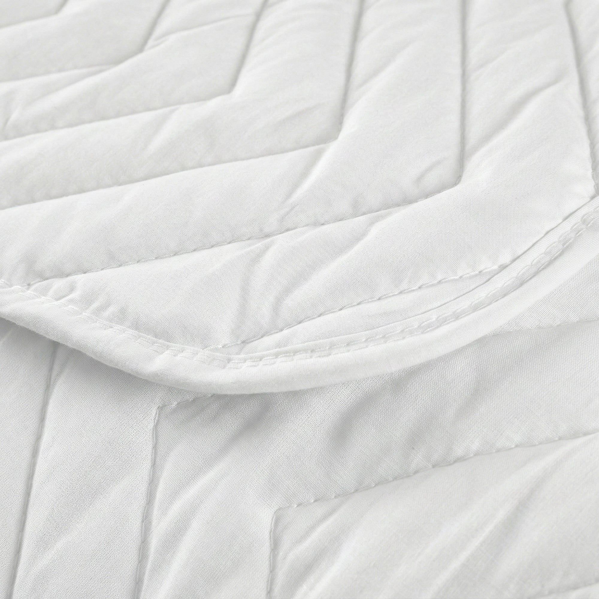 Arista White Quilt