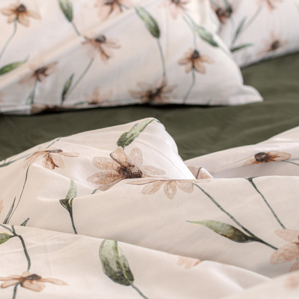 Tinny bloom Duvet cover