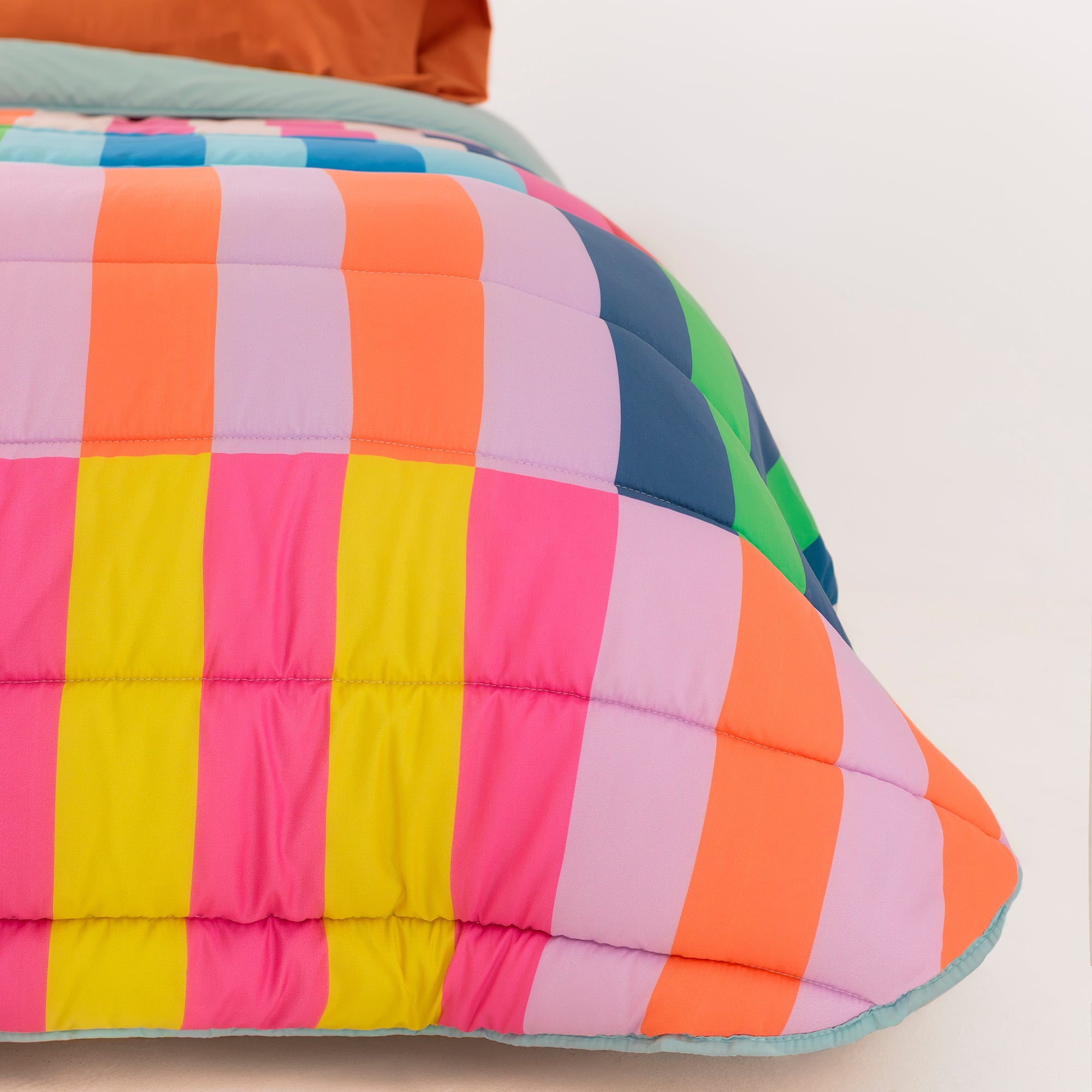 Color pop Comforter