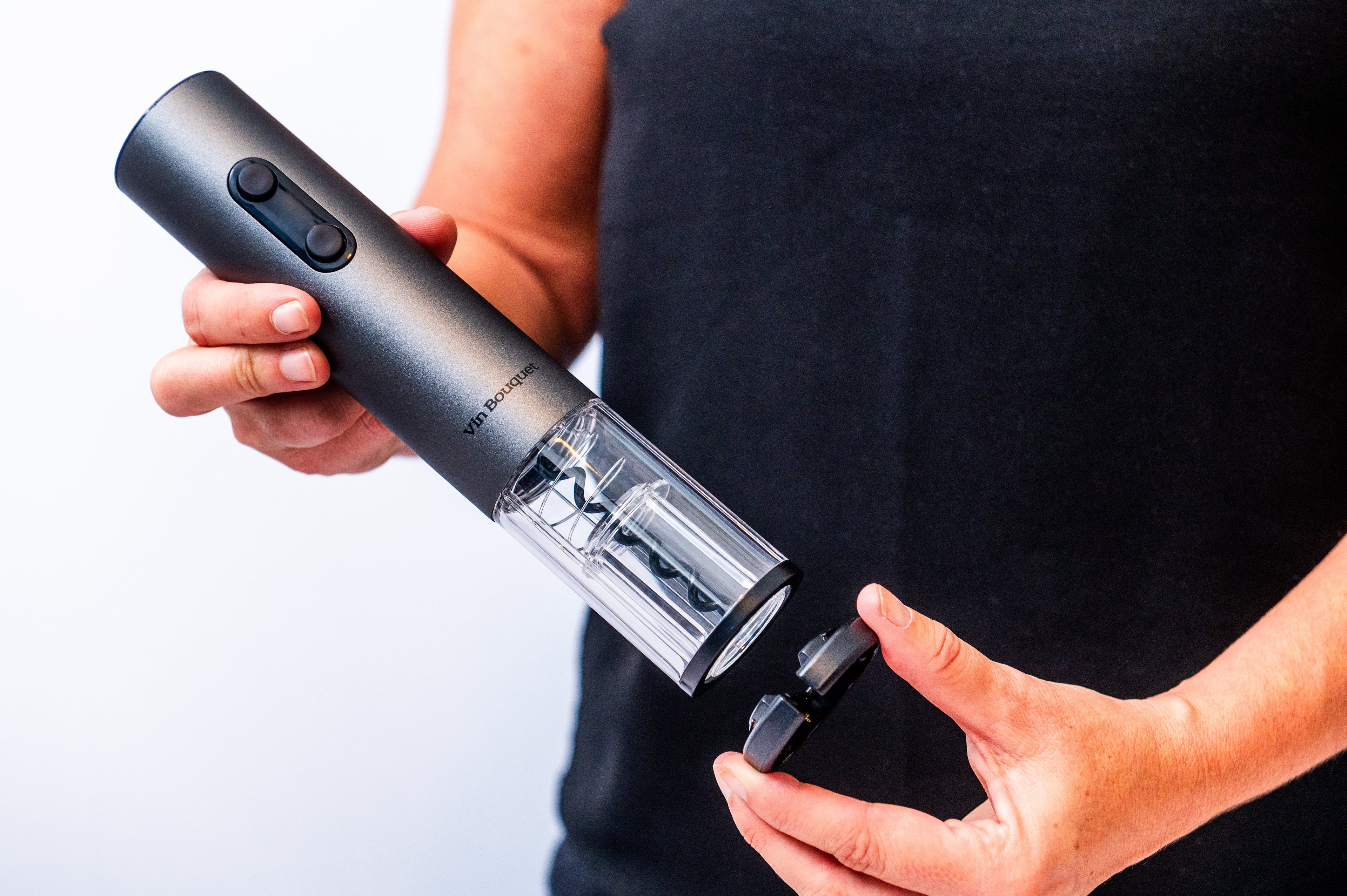 Battery-operated electric corkscrew
