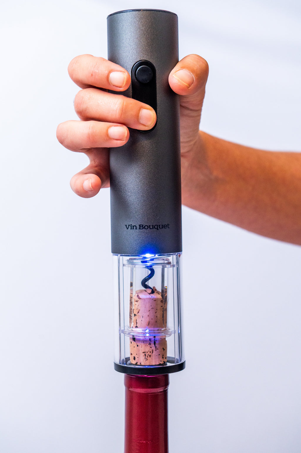 Battery-operated electric corkscrew