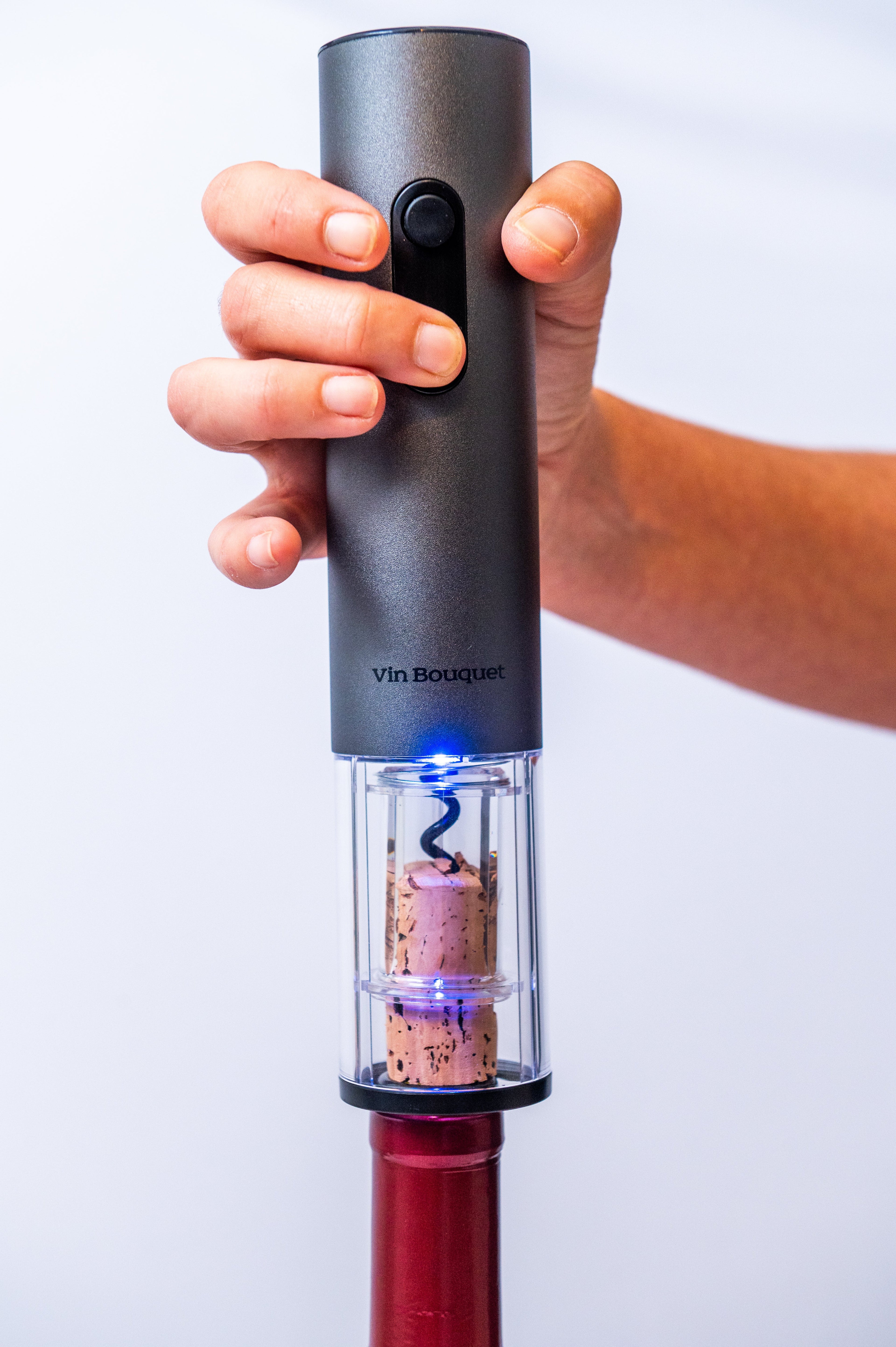 Battery-operated electric corkscrew