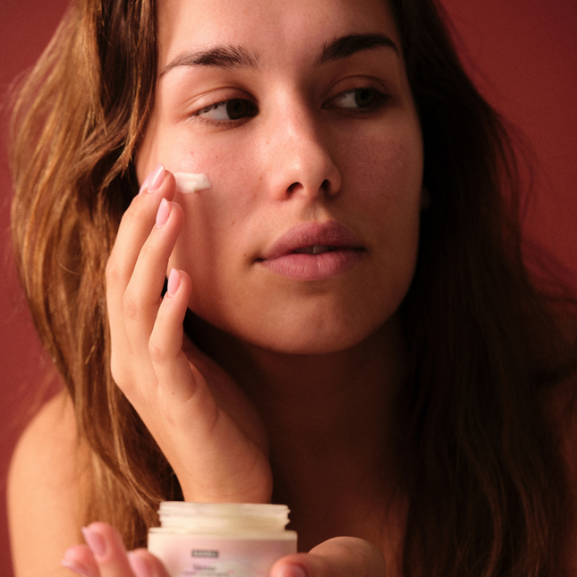 Crema facial hidratante con vitamina c para piel seca