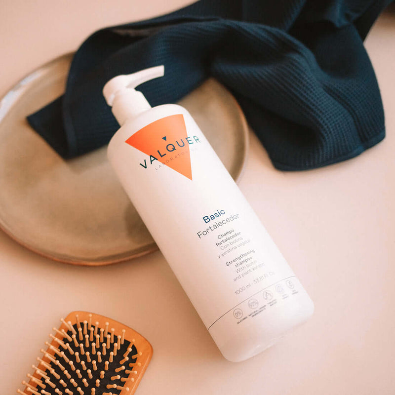 Champú fortalecedor vegano con biotina keratina aloe vera