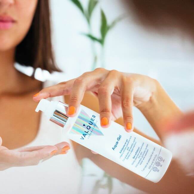 Exfoliante facial suave con microgránulos de bambú