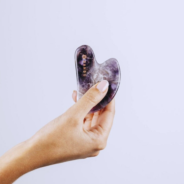 Gua sha de amatista para yoga facial y piel radiante