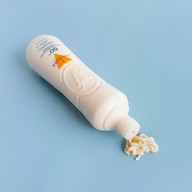 Leche hidratante bronceadora SPF 50 para rostro y cuerpo