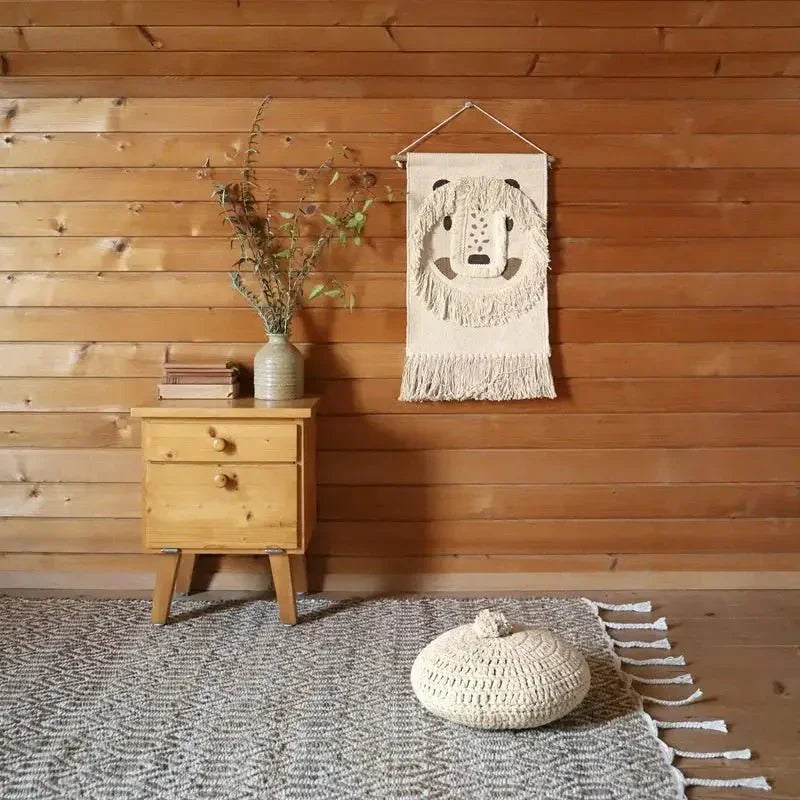Decoração de parede infantil Leopoldo, o leão, em algodão.