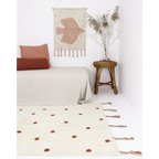 Alfombra infantil con lunares y fondo natural 100x150
