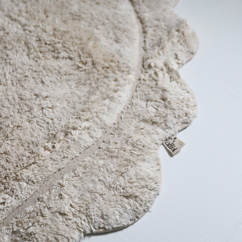 Alfombra infantil ovalada MARISA color crudo con borde en ondas 100x150cmCotonHome & Garden > Decor > Rugs