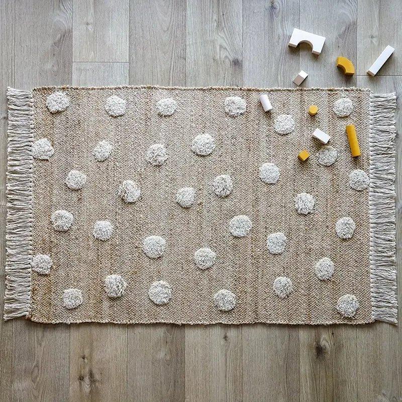 Jute and cotton rug with embossed polka dots and fringes