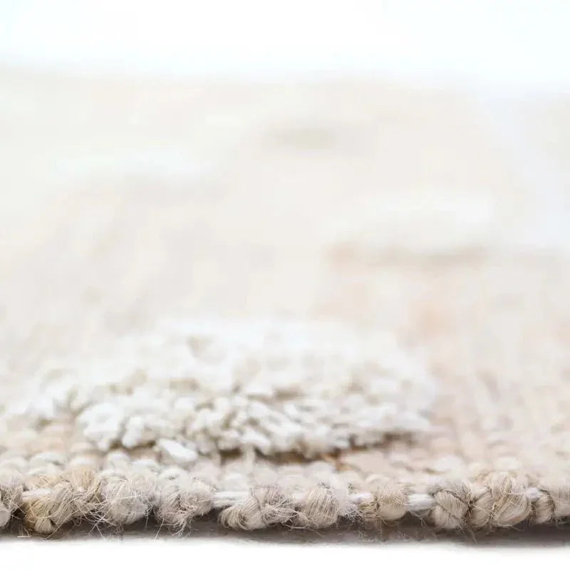 Jute and cotton rug with embossed polka dots and fringes