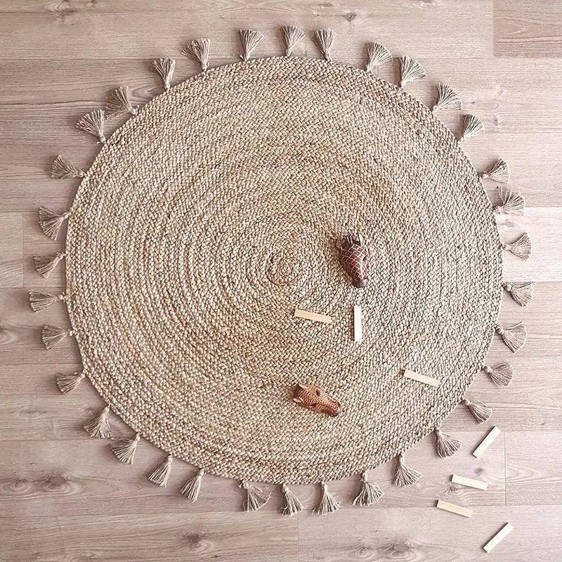Round jute children's rug with pompoms