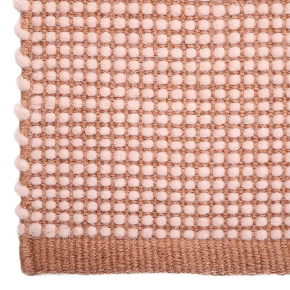 Pure wool nude XS rug with refined graphic design