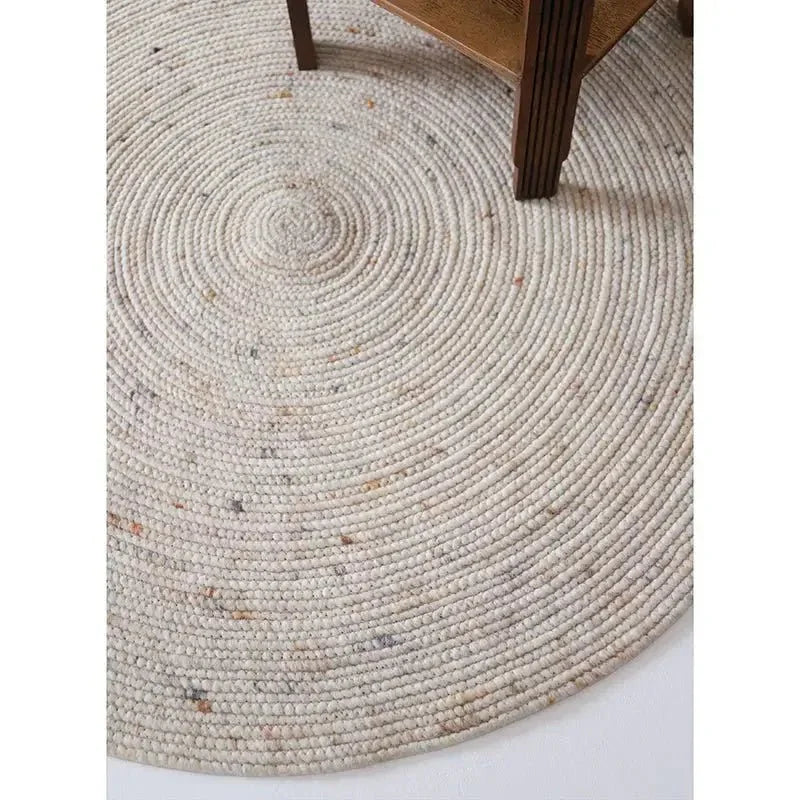 Round rug made of soft, natural wool | handmade