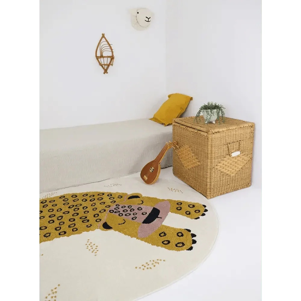 Oval children's rug with leopard design | honey