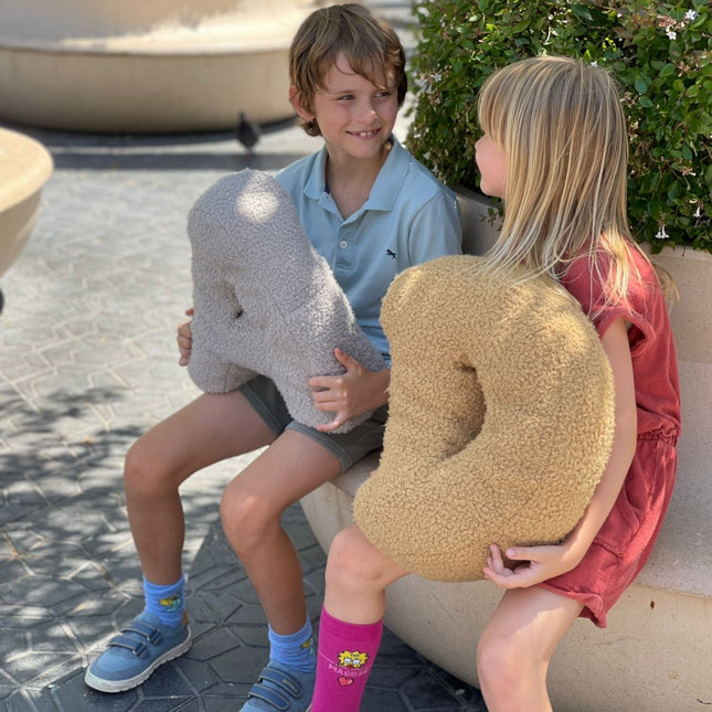 COJÍN LETRA - INICIAL en BoucléHome & Garden > Decor > Throw Pillows