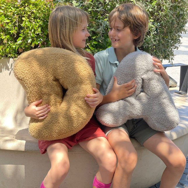 COJÍN LETRA - INICIAL en BoucléHome & Garden > Decor > Throw Pillows