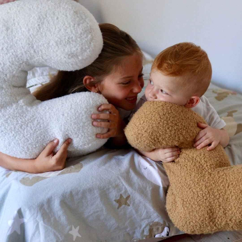 Cojín de letras iniciales en bouclé | Para niños y aprendizaje