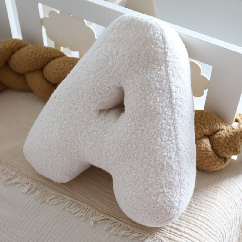 COJÍN LETRA - INICIAL en BoucléHome & Garden > Decor > Throw Pillows
