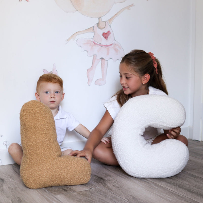 COJÍN LETRA - INICIAL en BoucléHome & Garden > Decor > Throw Pillows
