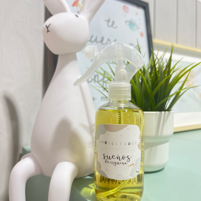 Fragancia Ambientador 250ML Infantil Sueños de Cigueña con Fragancia Suave de BebéAmbientador InfantilHome & Garden > Decor > Home Fragrances > Air Fresheners