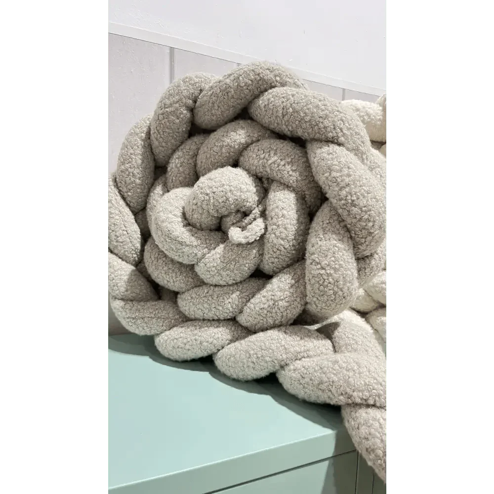 Trenza protector de cuna 200cm en boucle | Suave y segura