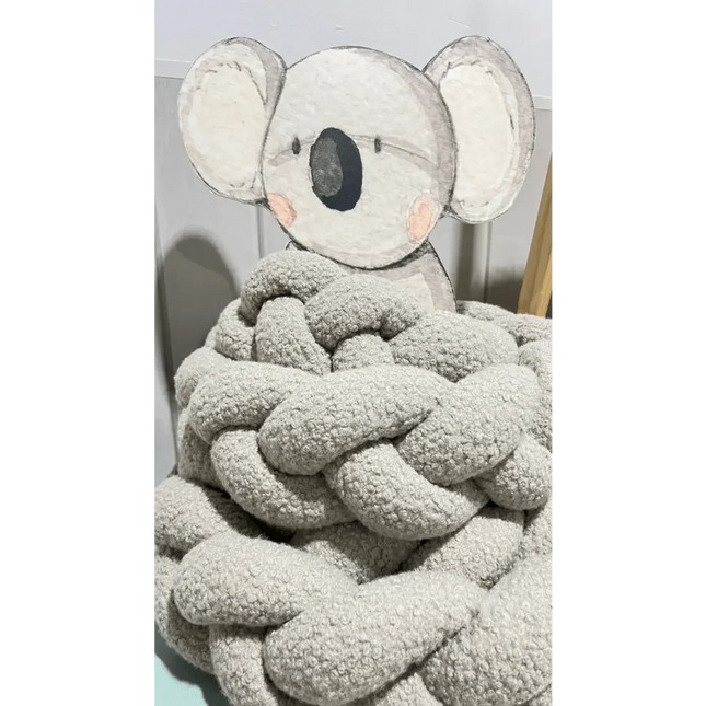 Trenza Protector de Cuna 200cm BOUCLE STONEFurniture > Baby & Toddler Furniture > Crib & Toddler Bed Accessories > Crib Bumpers & Liners > Padded Crib Bumpers